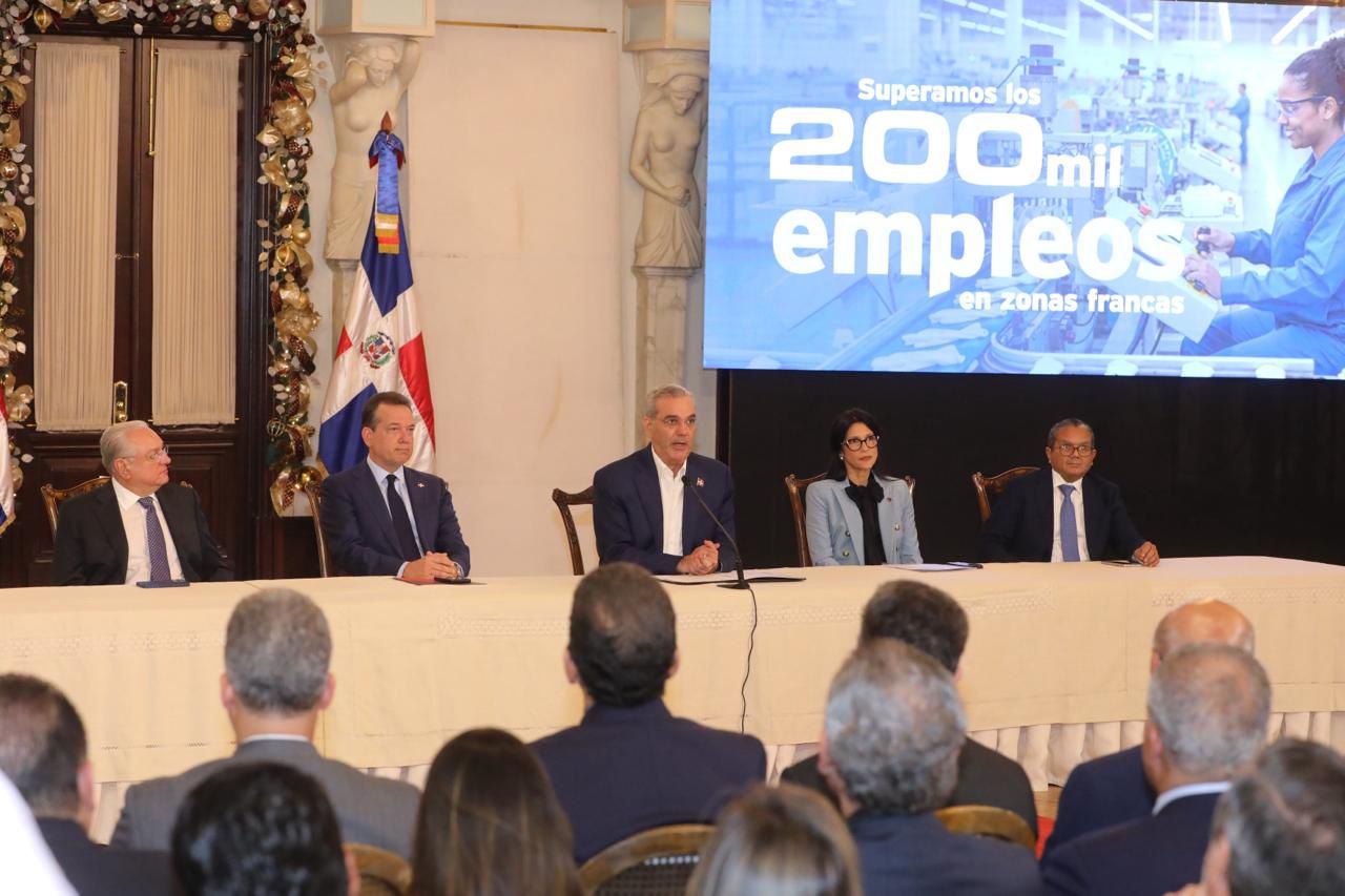 Abinader celebra cifra récord de 200,134 empleos directos en zonas francas