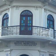 Periodistas y comunicadores recorren nuevos espacios del Centro Cultural de Reservas Antiguo Hotel Mercedes en Santiago