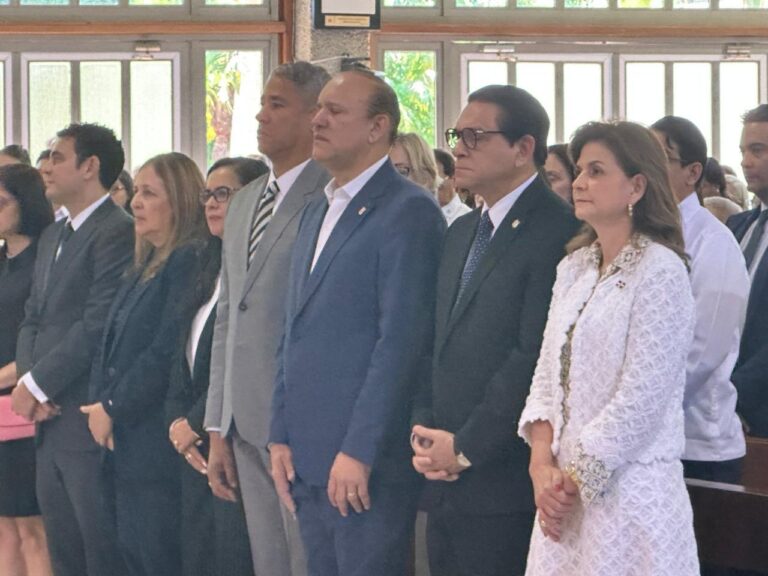 Con presencia de Raquel Peña, PUCMM presenta su Memoria 2024–2025 y renueva rectoría de Secilio Espinal