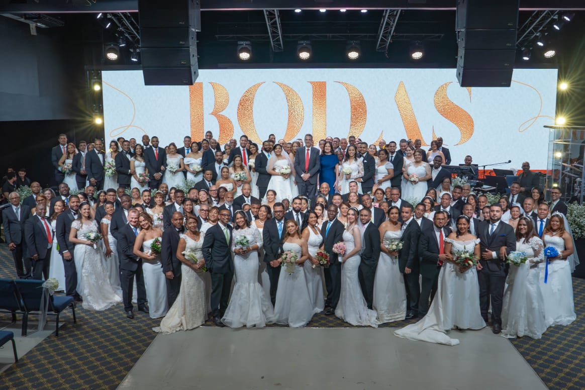 76 parejas contraen matrimonio en las bodas colectivas del Ministerio Internacional Monte de Dios Horeb