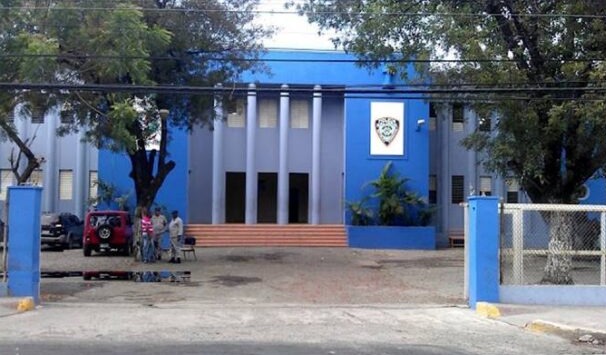 Policía activa búsqueda de sospechoso por muerte a tiros en Azua