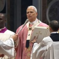 El papa insta a acabar con la violencia antisemita tras la "masacre terrorista" en Sídney