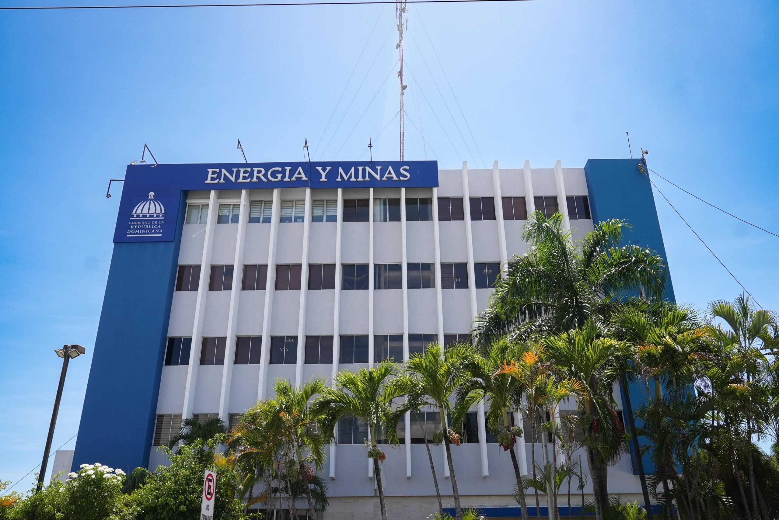 Energía y Minas.