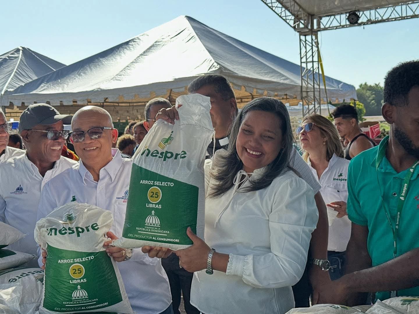 La Brisita Navideña” del Inespre llega a Azua con alimentos a precios justos
