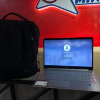 Delivery entrega a De Último Minuto mochila extraviada con laptop encontrada en la Núñez de Cáceres