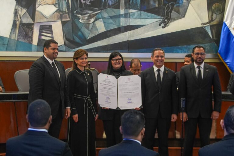 Poder judicial formaliza ingreso de 8 nuevos jueces y juezas egresados de la ENJ