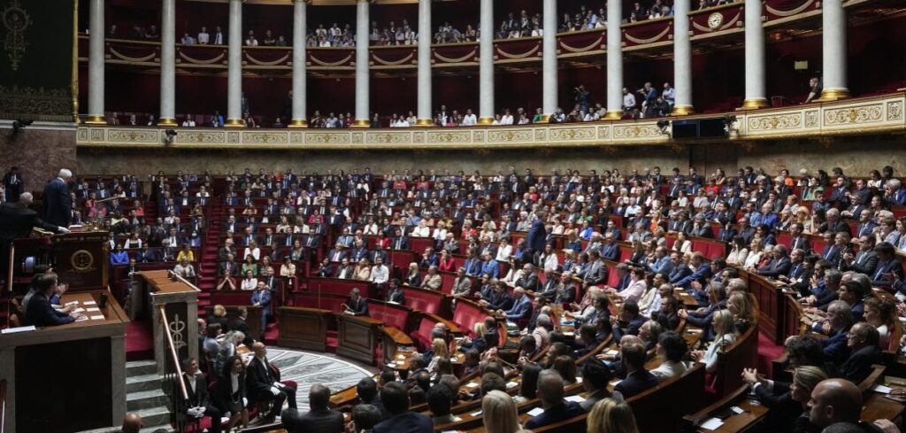 Francia aprueba una ley que rehabilita a los homosexuales y abortistas condenados