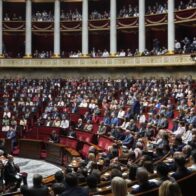 Francia aprueba una ley que rehabilita a los homosexuales y abortistas condenados