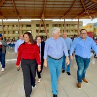 Eduardo Estrella comparte “Brisita Navideña” con comunitarios de Bonao