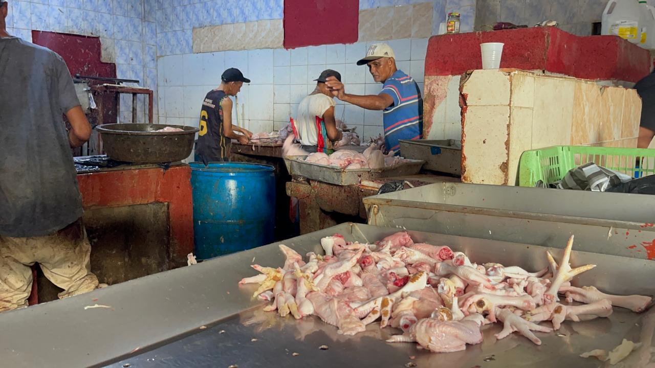 Pollo se vende entre 80 y 85 pesos la libra