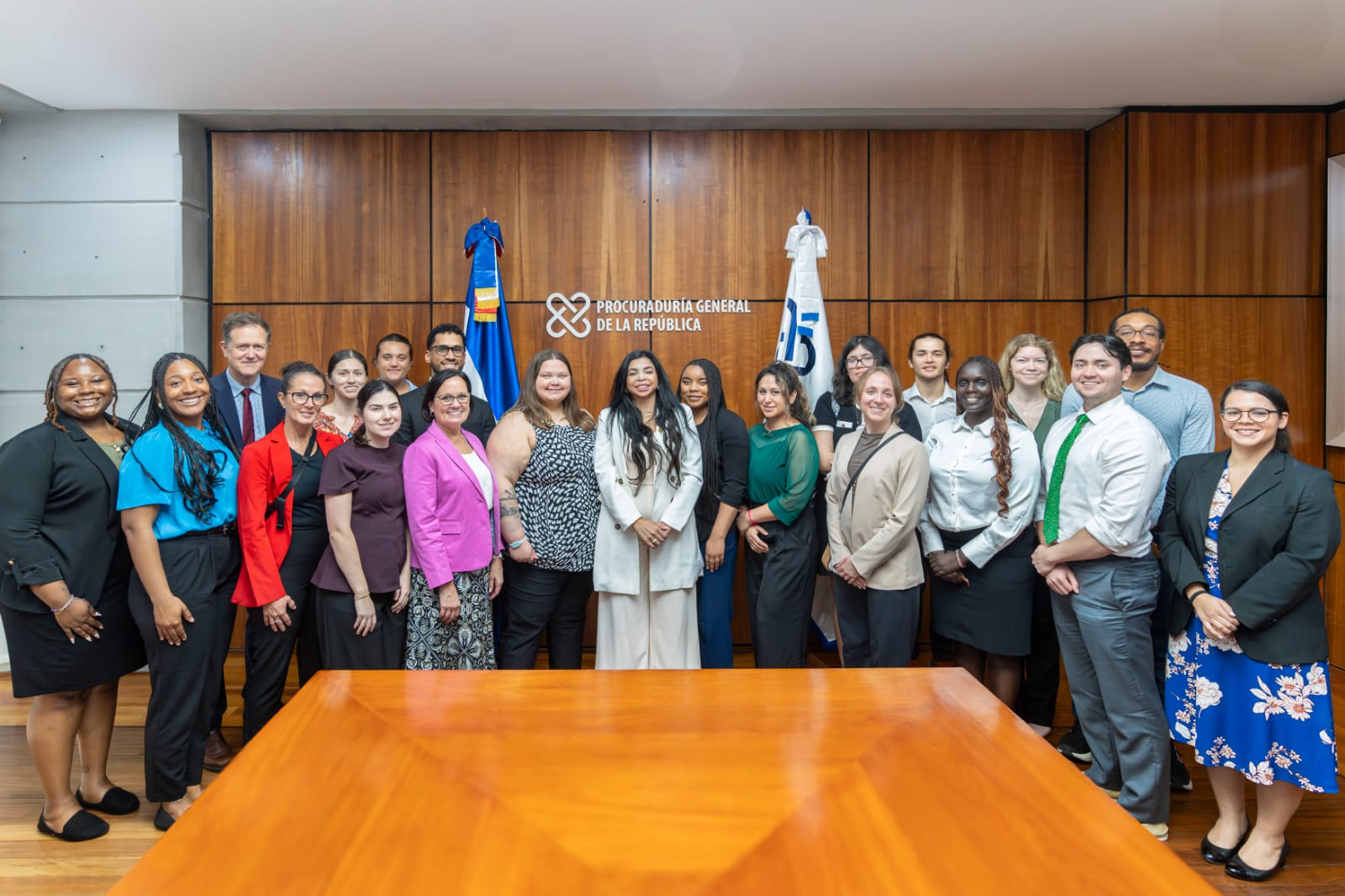 Procuradora General recibe a estudiantes de Derecho de la Creighton University
