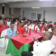 Alcalde Nelson Núñez encabeza almuerzo navideño con pastores evangélicos en Samaná