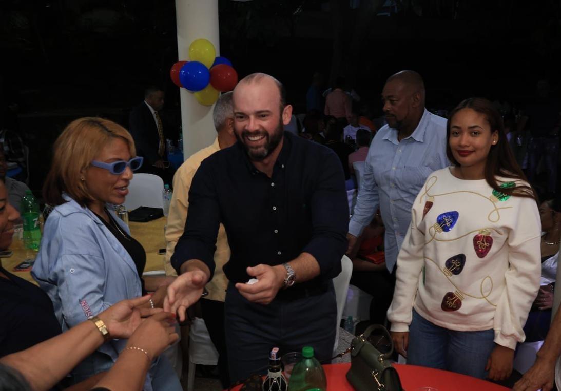 DxC celebra tradicional fiesta de Navidad en SDO y reafirma compromiso con la militancia