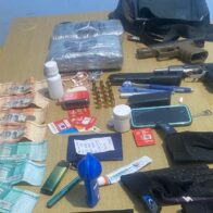 Policía Preventiva incauta drogas, armas ilegales y múltiples evidencias tras apresar dos sospechosos en Najayo