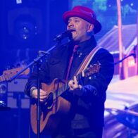 Pável Núñez rinde homenaje a Rubby Pérez y Víctor Víctor en su concierto “Bipolarband”