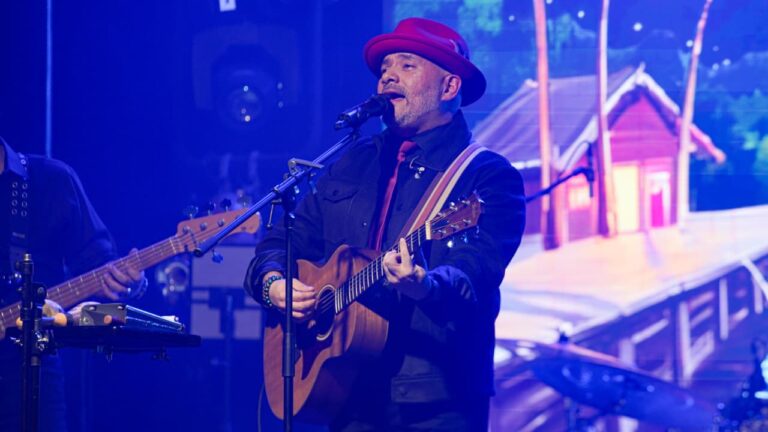 Pável Núñez rinde homenaje a Rubby Pérez y Víctor Víctor en su concierto “Bipolarband”