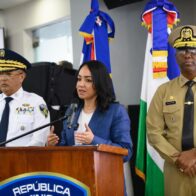 Ministra Faride Raful informa hallazgo de armas ilegales tras muerte de joven en intervención policial en Villa Consuelo
