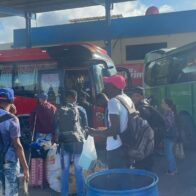 Aumenta el movimiento en estaciones de autobuses de Santiago por la víspera de Nochebuena