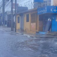 Santiago amanece bajo intensas lluvias e inundaciones en varias vías y barrios previo a la Nochebuena