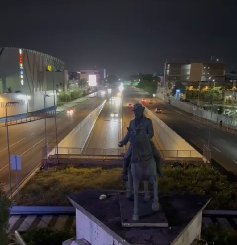 Principales avenidas del Gran Santo Domingo permanecen desoladas en esta "Noche Buena"