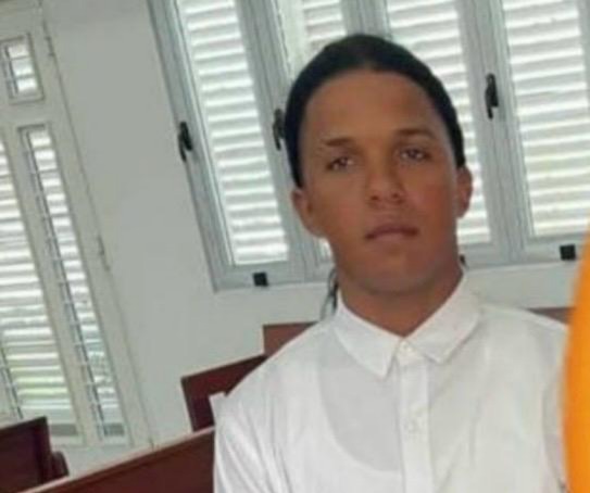 Agente policial hiere de un disparo en la cabeza a joven durante operativo por “teteo” en Santiago