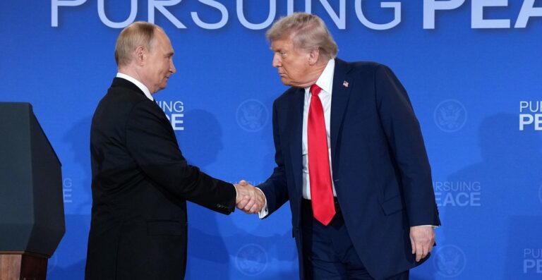 Trump anuncia que planea hablar pronto con Putin