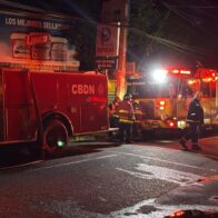 Cuatro horas después incendio en ferretería de la Independencia aún no ha sido sofocado"