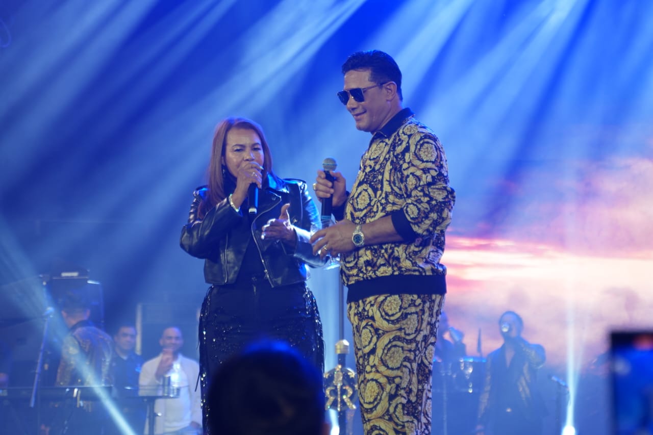 Casilda, protagonizó un emotivo momento en el concierto de su hermano Raulin Rodríguez
