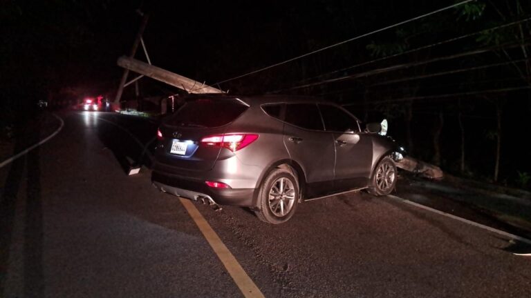 Accidentes de tránsito destruyeron 84 postes eléctricos en Santiago durante 2025 y dejaron pérdidas millonarias, según Edenorte