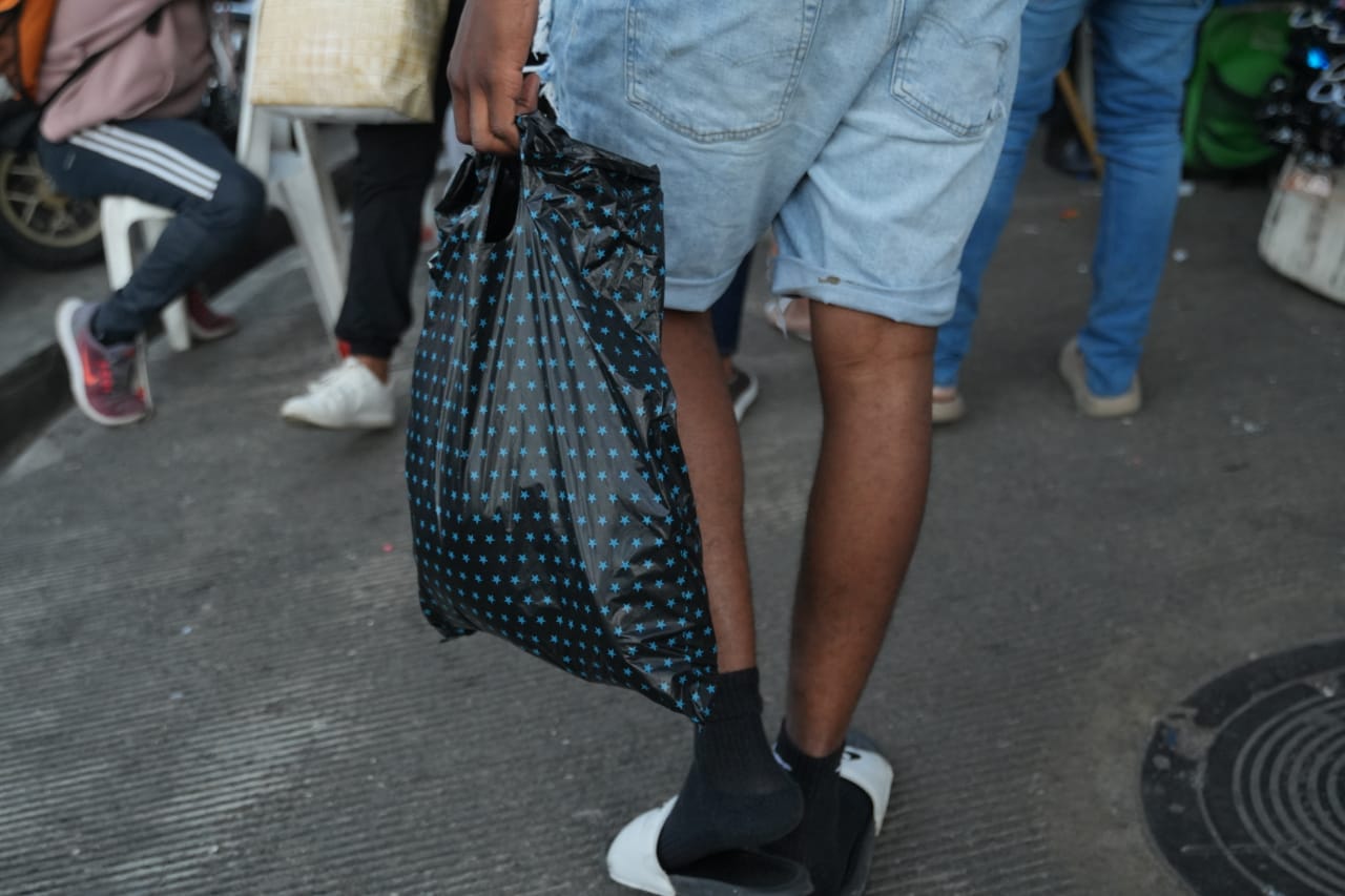 Y tú, ya tienes tu outfit? dominicanos compran su ropa para recibir el Año Nuevo