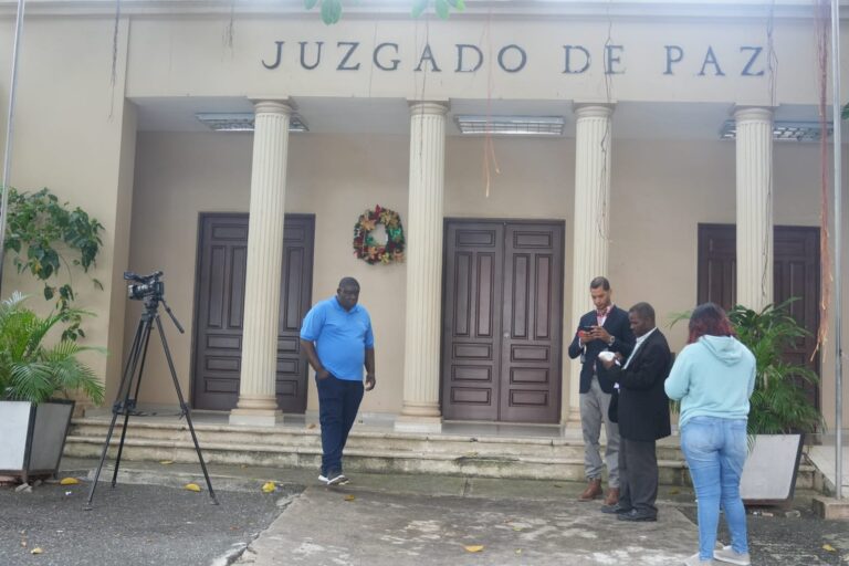 Tribunal concede libertad condicional a Alicia Anabel Santos Díaz por presunta violación a la Ley de Símbolos Patrios 7 | Noticias de hoy en República Dominicana WhatsApp Image 2025 12 31 at 10.57.44 AM | Noticias de hoy en De Último Minuto