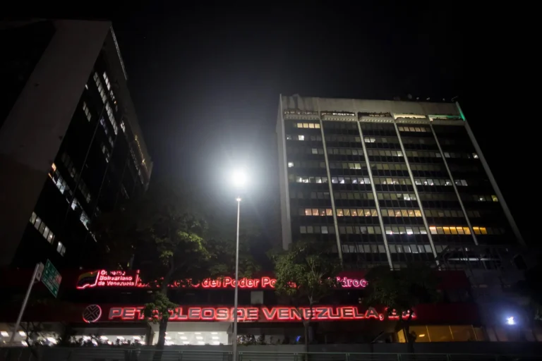 Caracas denuncia ciberataque en medio de "estrategia" de EEUU para hacerse con su petróleo
