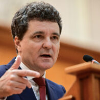 Presidente rumano impugna la ley que limita el número de extranjeros en competiciones