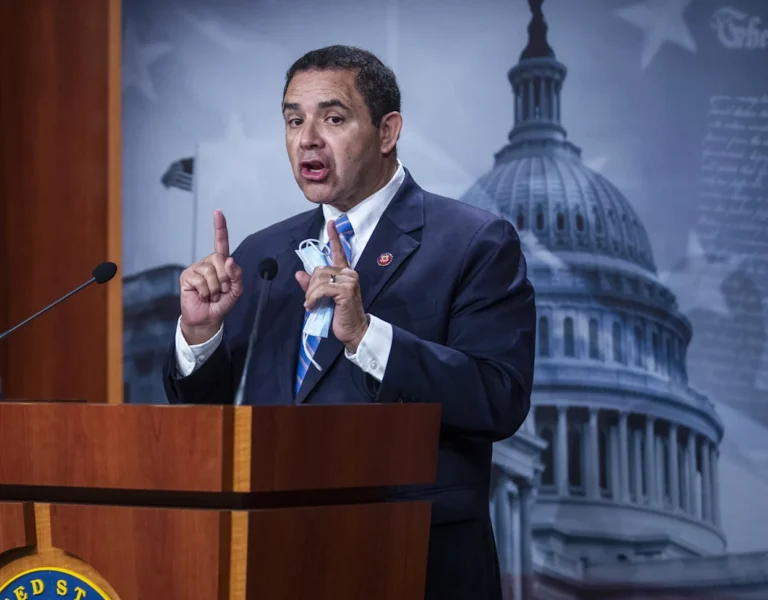 Trump indulta al congresista demócrata Henry Cuéllar, acusado de recibir sobornos