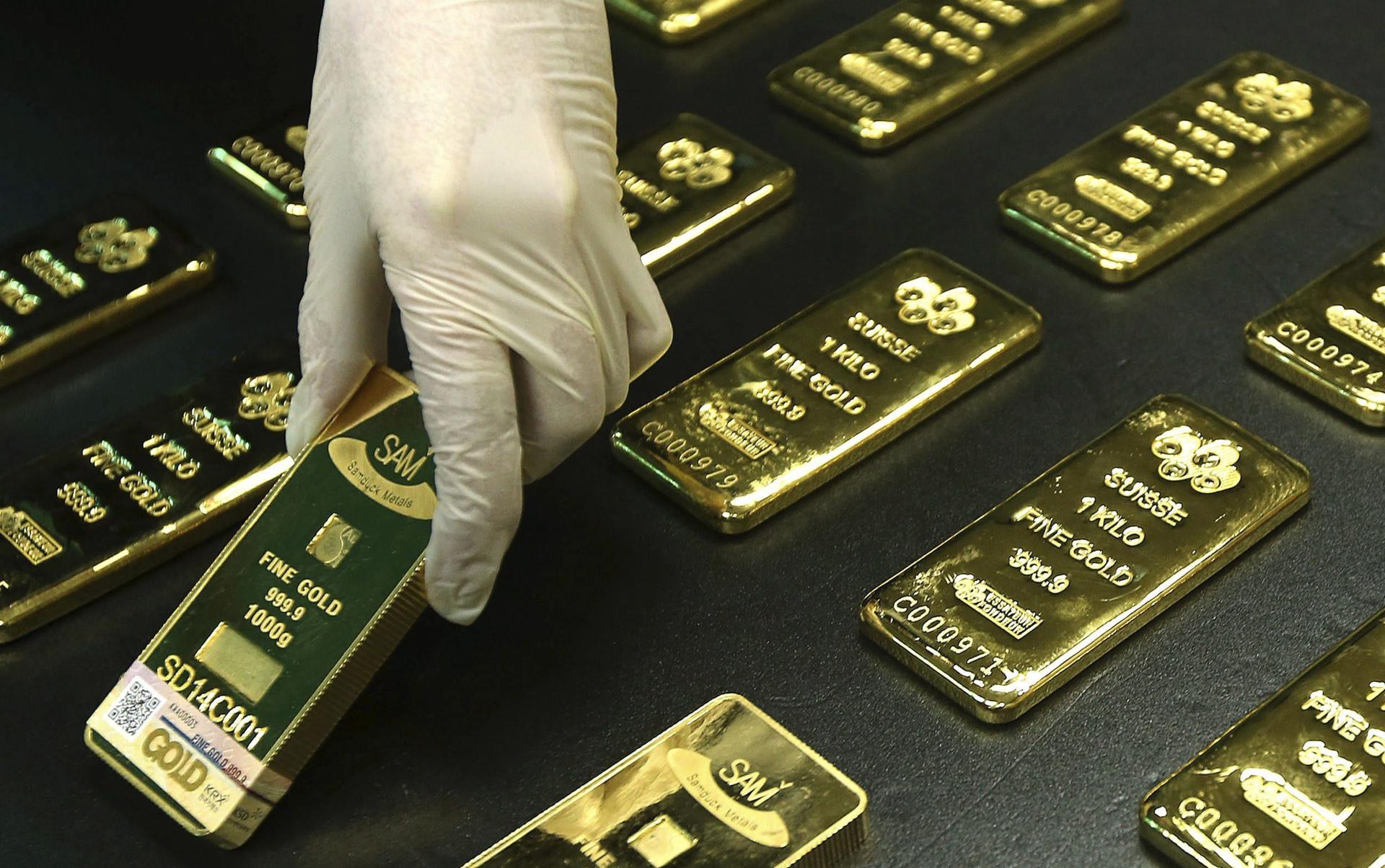 El oro supera, por primera vez en su historia, los 4.500 dólares, y la plata los 72 dólares