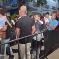 Con el avance de la noche, aumentan las filas y la asistencia en Villa Navidad