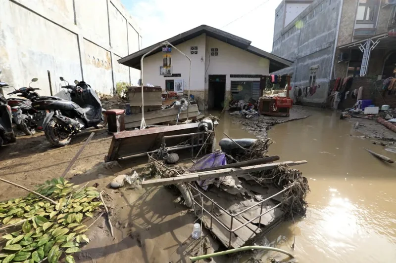 Indonesia computa 964 muertos y más de 5.000 heridos por las inundaciones en Sumatra