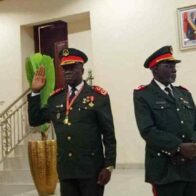 La junta militar de Guinea-Bisáu promulga una Carta de Transición y anula la Constitución
