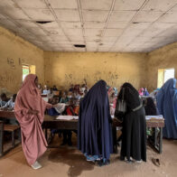 Liberan a cien de los 303 estudiantes secuestrados de una escuela al norte de Nigeria