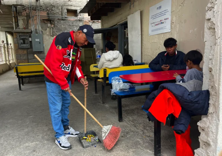 Migrantes regresan a albergues ante falta de oportunidades en la frontera norte de México