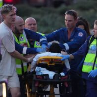 Policía australiana neutraliza amenaza tras tiroteo en Bondi Beach, Sídney