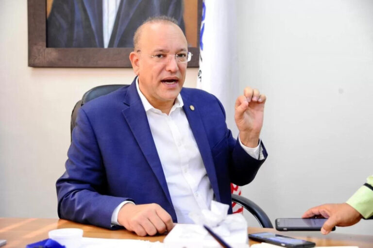 Alcalde Ulises Rodríguez destaca avances sin precedentes de Santiago en mensaje de Navidad y Año Nuevo