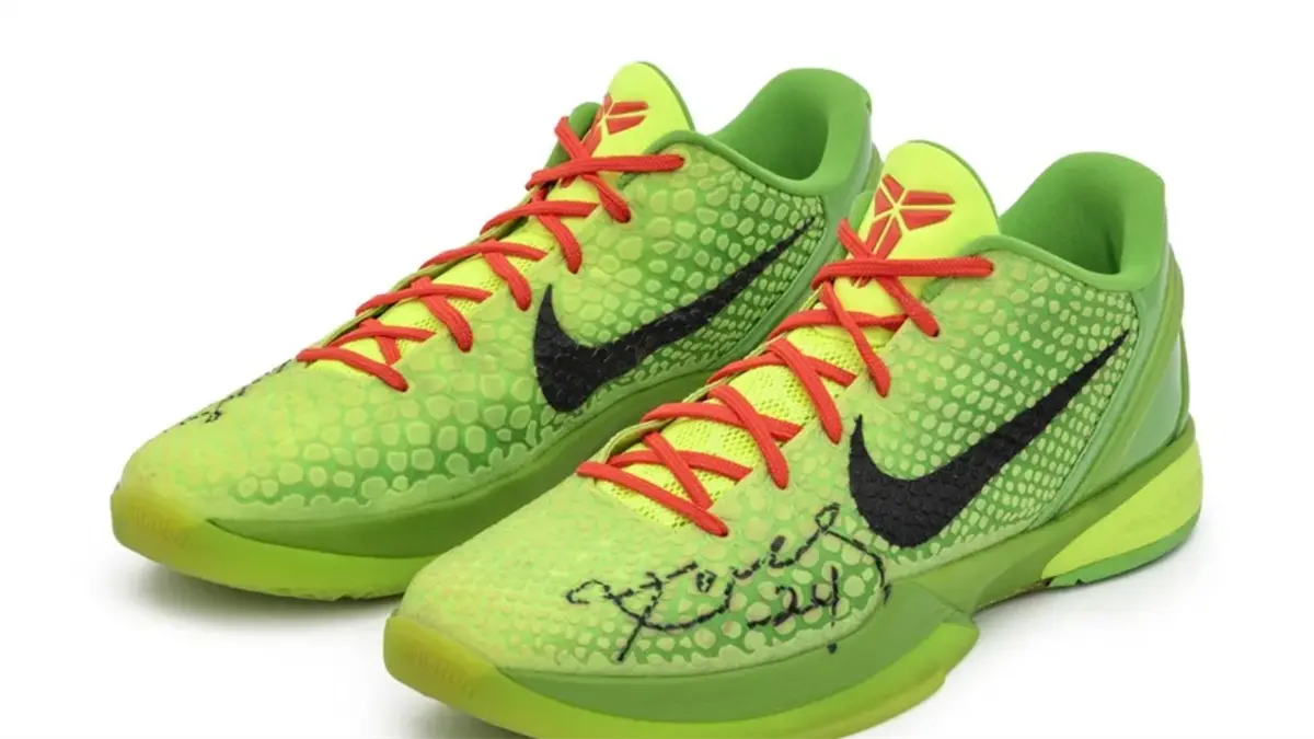 Subastan por 10 millones de dólares las zapatillas de Kobe Bryant en juego de Navidad 2010