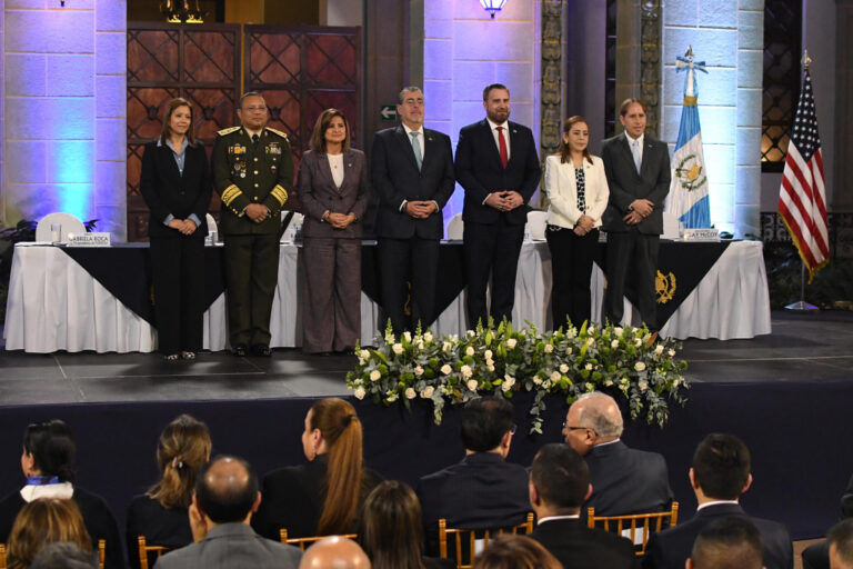 Guatemala invertirá 110 millones de dólares en infraestructura con el apoyo de EE.UU.
