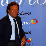 Julio Iglesias en el ojo del huracán mediático tras años de versiones no confirmadas