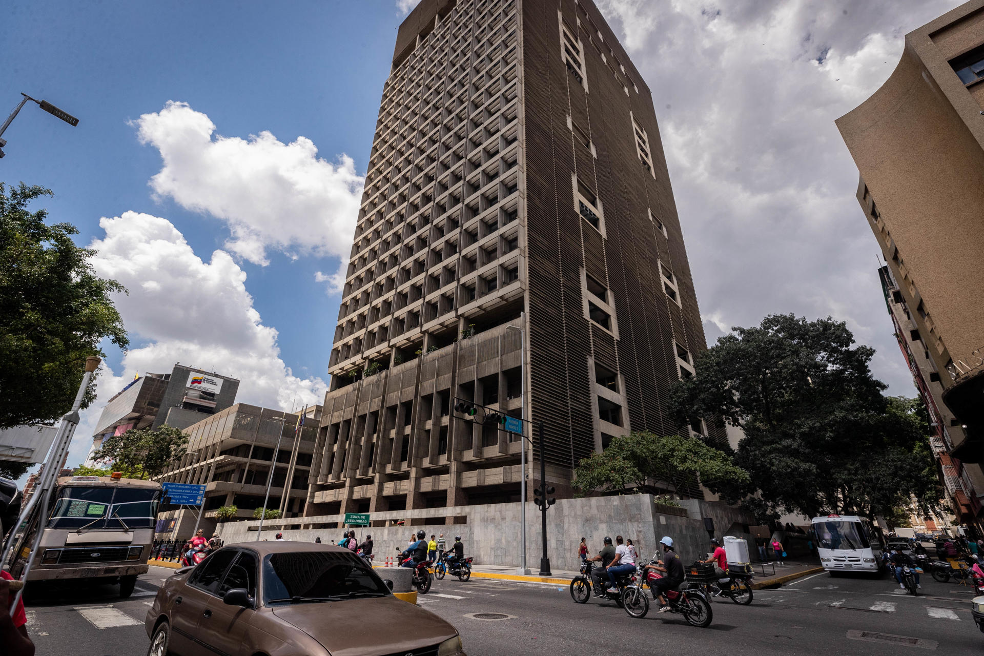 Banco Central venezolano anuncia oferta de 200 millones de dólares provenientes del crudo