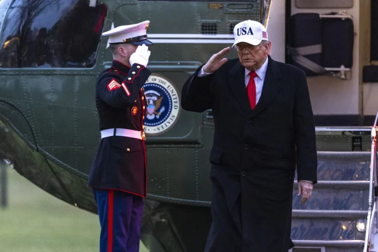 Trump asegura que con Groenlandia en "manos de EEUU" la OTAN será más eficaz y formidable
