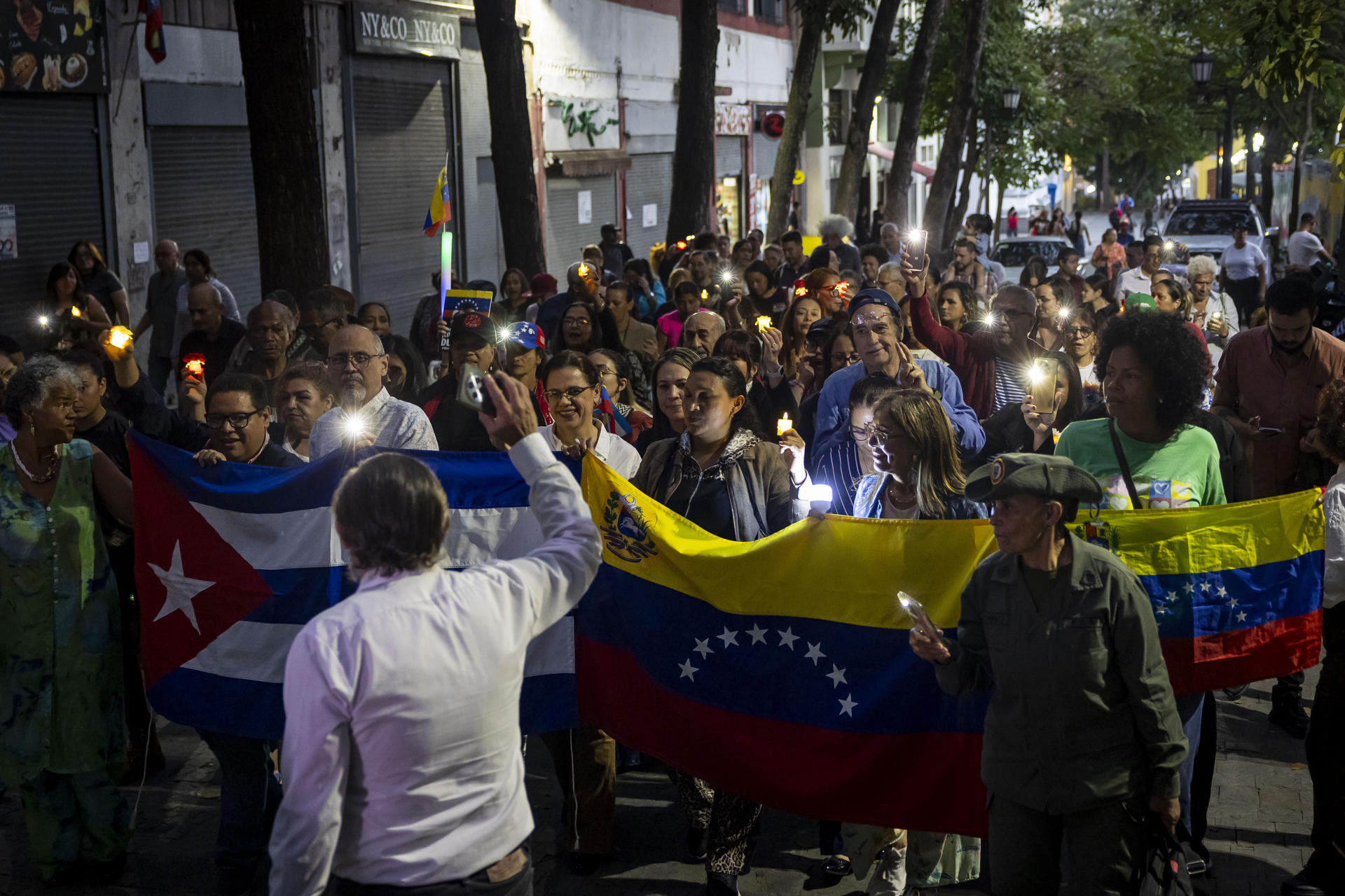 Chavistas marchan en Caracas en homenaje a José Martí y por la libertad de Nicolás Maduro