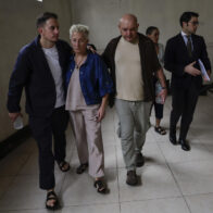 La madre de Diego Bello dice que están "satisfechos" tras declarar en el juicio en Manila