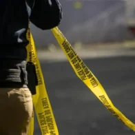 Hallan cadáver de un hombre con las manos atadas en Carolina